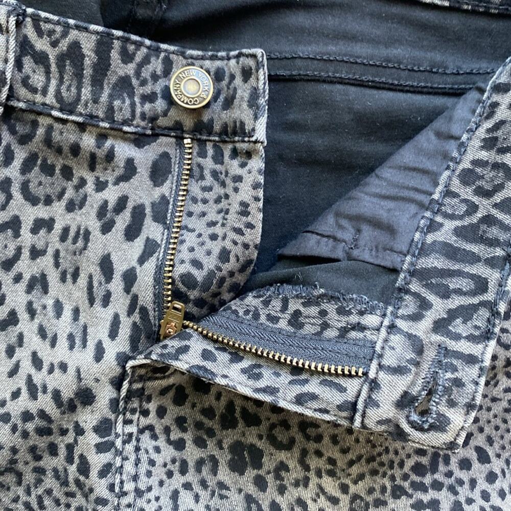 NEW YORK & COMPANY Gray Leopard Skinny Jeans Womens Sz 8 Stretch - Picture 3 of 6